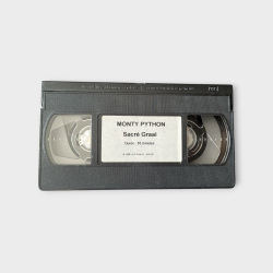 Cassette VHS – Monty Python : Sacré Graal ! – Version Française – 1h33