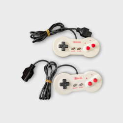 Nintendo New Famicom AV – Console complète en boîte (2 manettes, serial matching)